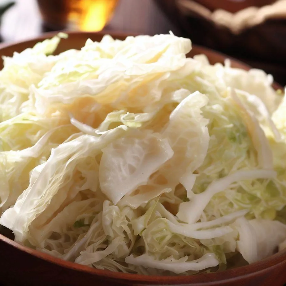 Salata de Varză Albă: O Rețetă Gustoasă și Sănătoasă